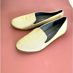 Dr. Scholl’s BE Energized lady’s shoe. Size 6. Gently used.